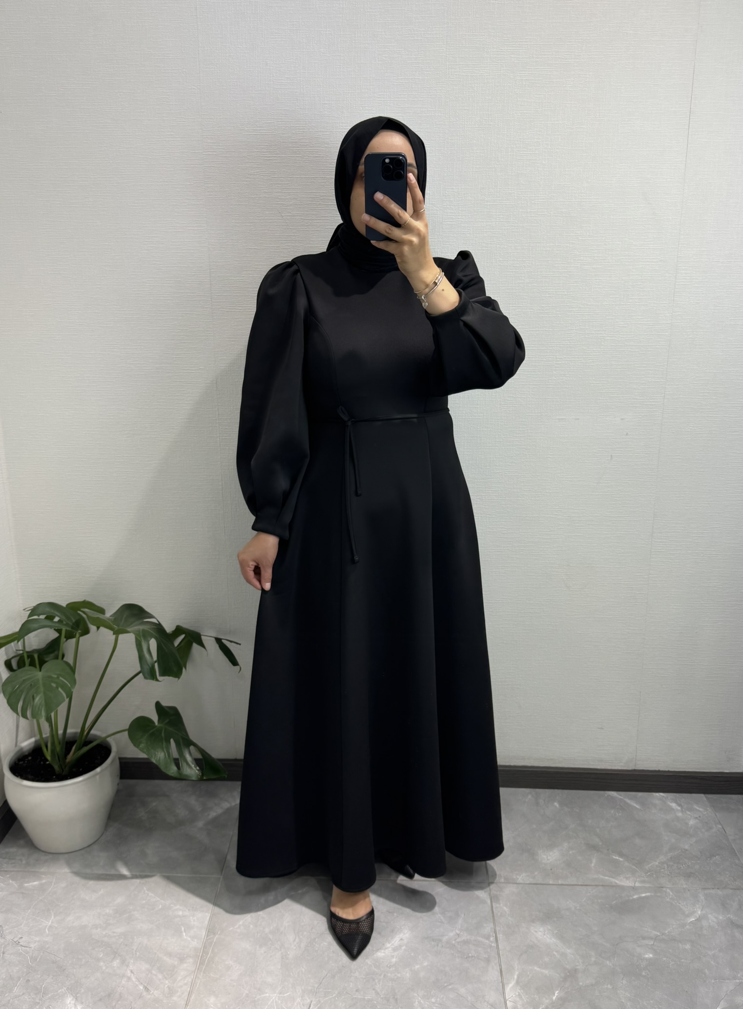 Belden Oturtma Detaylı Scuba Siyah Elbise