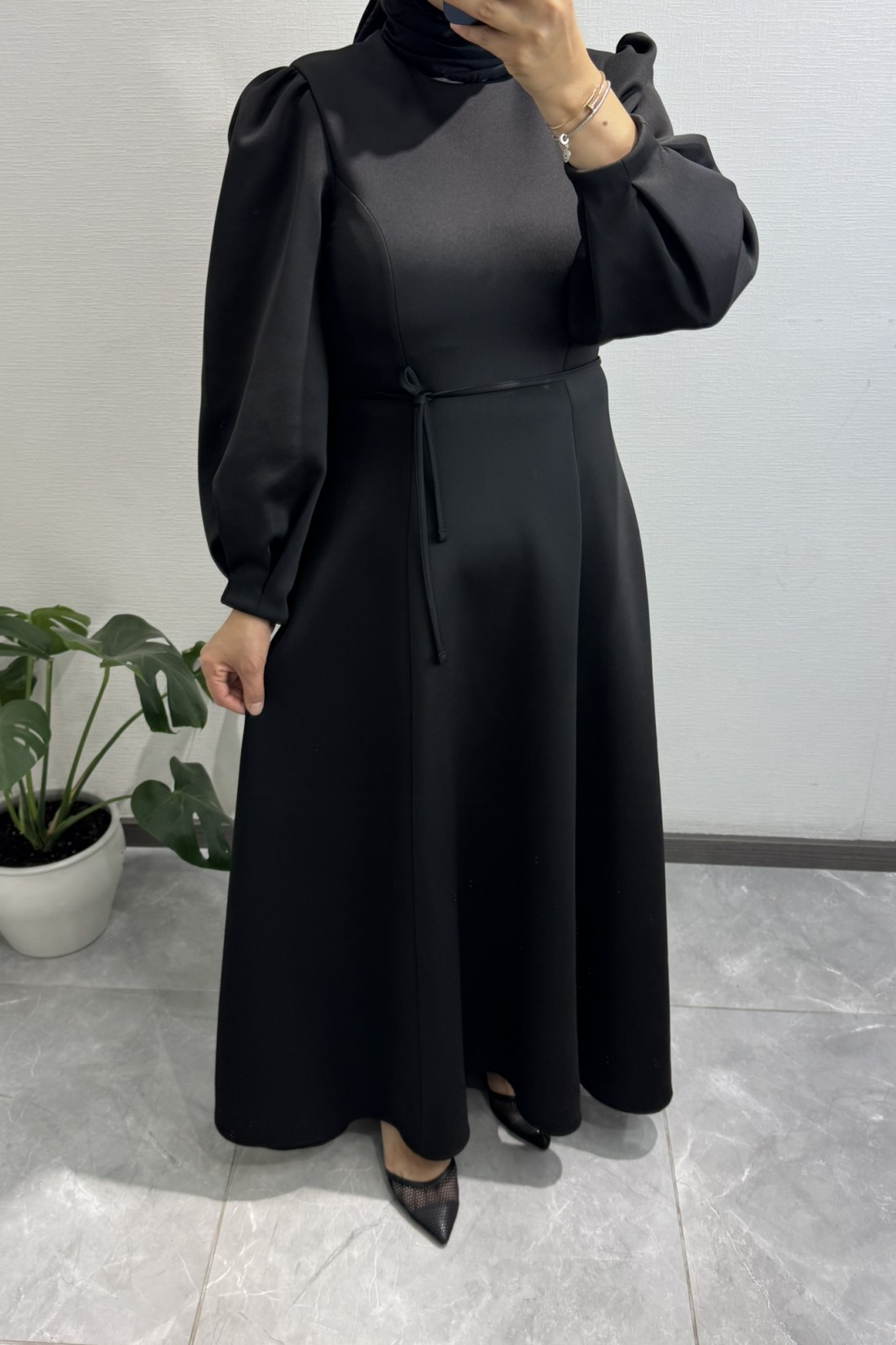 Belden Oturtma Detaylı Scuba Siyah Elbise