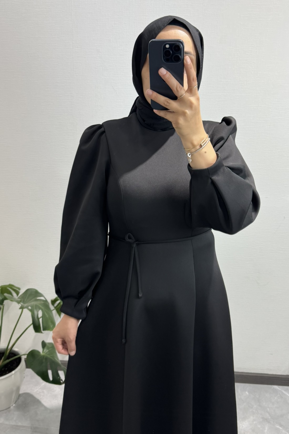 Belden Oturtma Detaylı Scuba Siyah Elbise