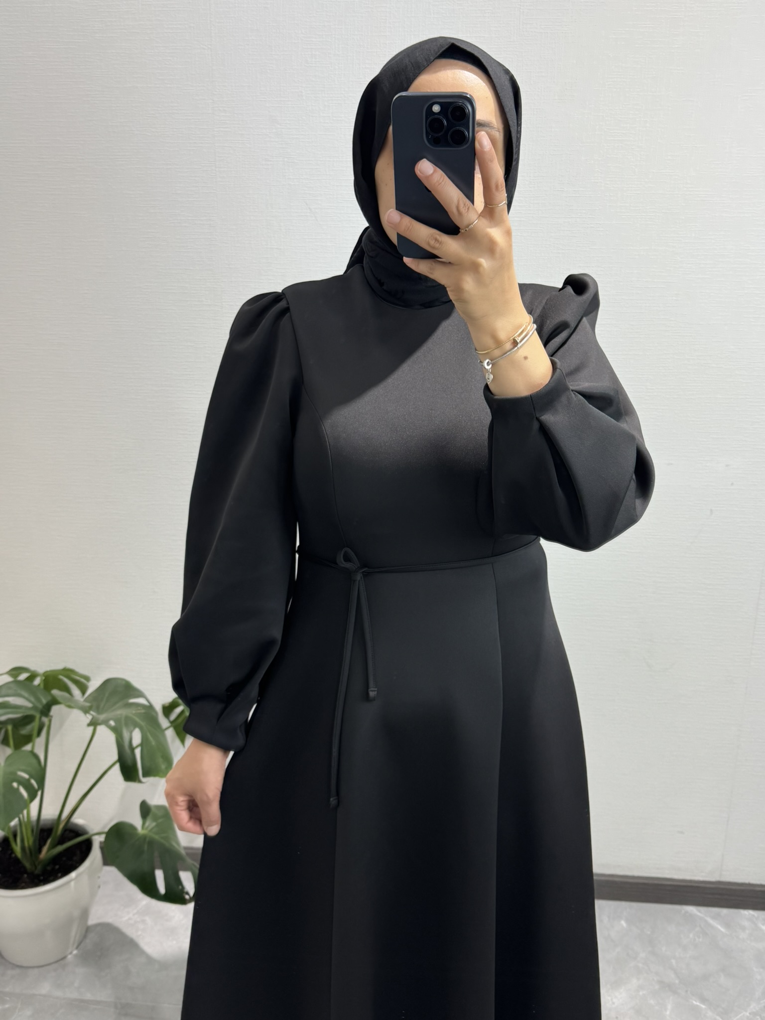 Belden Oturtma Detaylı Scuba Siyah Elbise