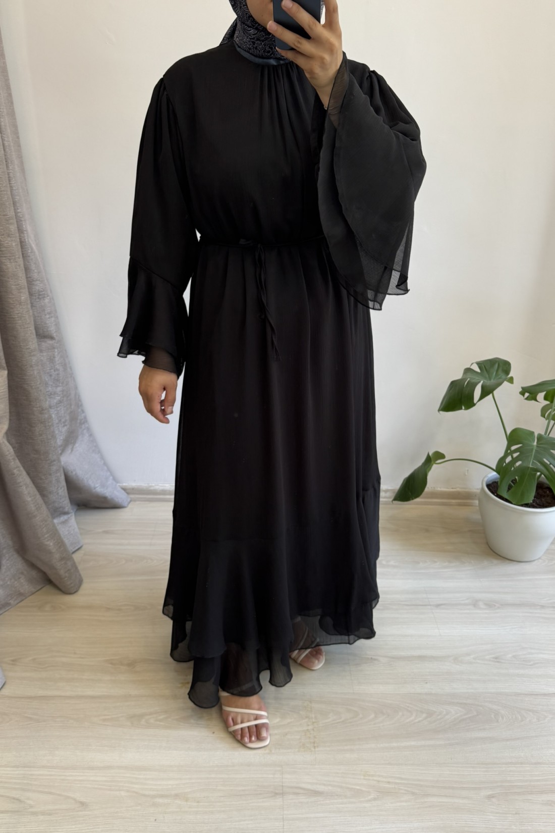  Volanlı Yoryo Şifon Siyah Elbise
