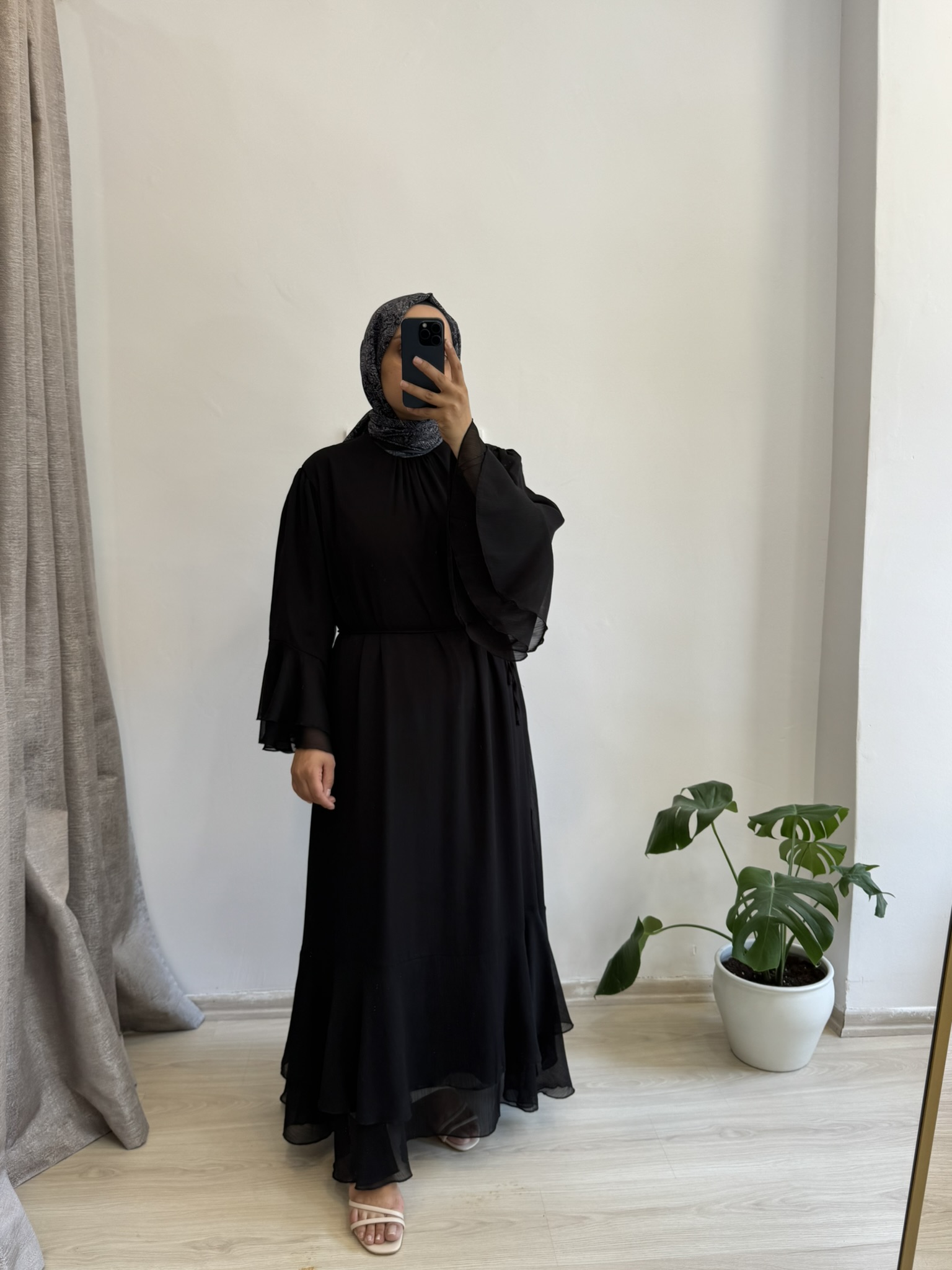  Volanlı Yoryo Şifon Siyah Elbise