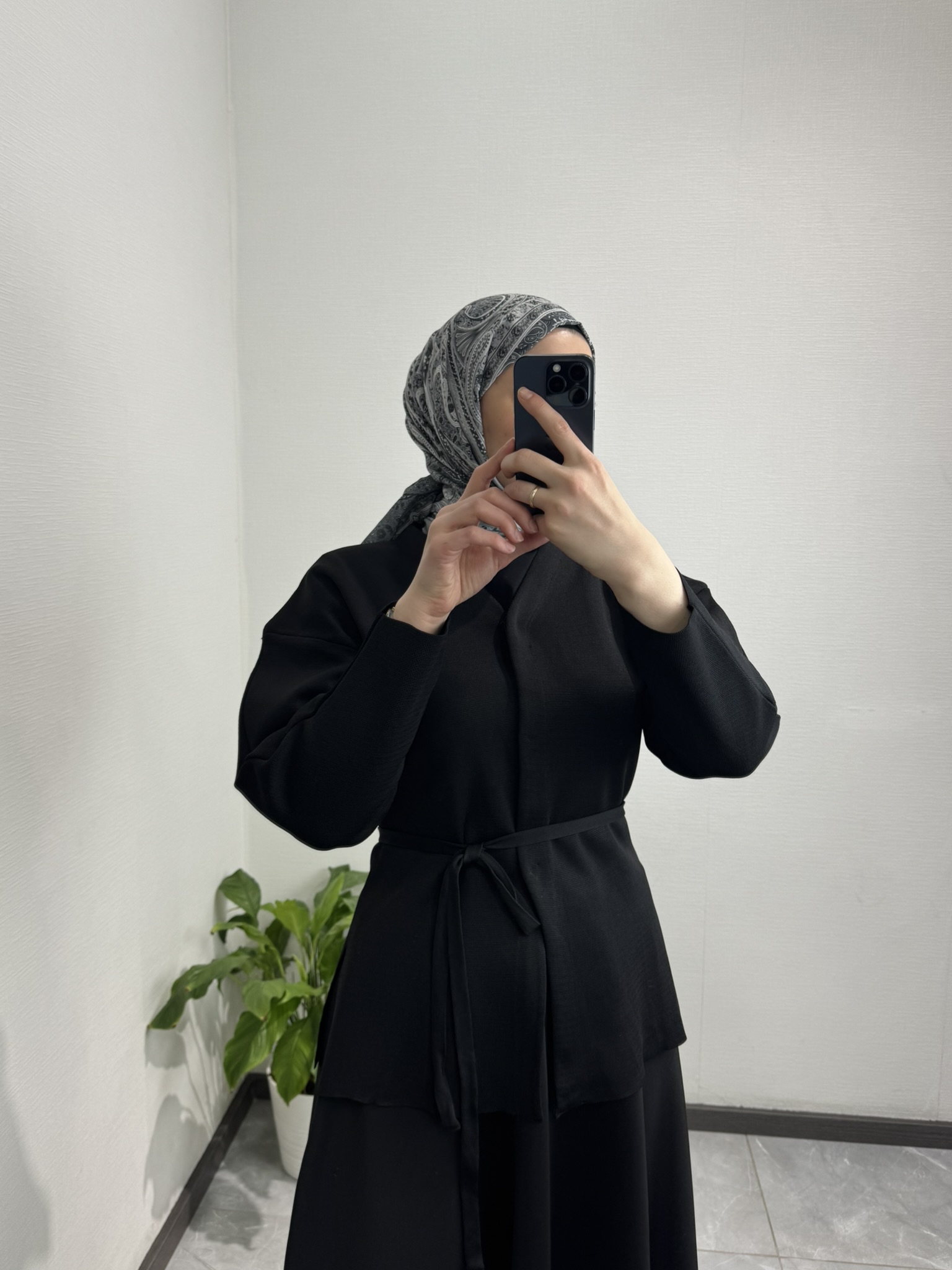 Belden Oturtma Merserize Siyah Hırka
