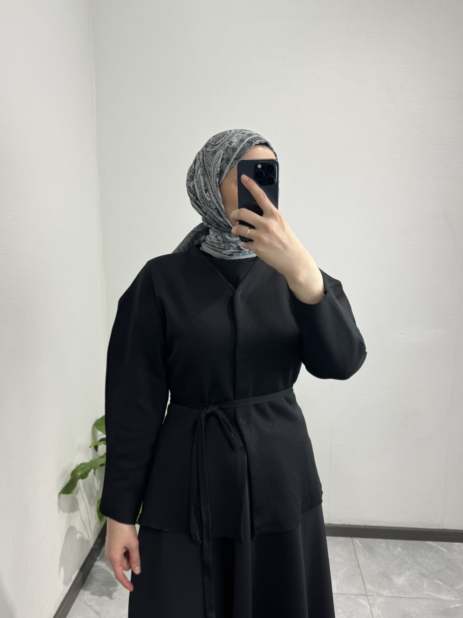 Belden Oturtma Merserize Siyah Hırka