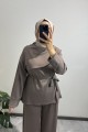 Pelerin Detaylı Kahve Pantolon Takım